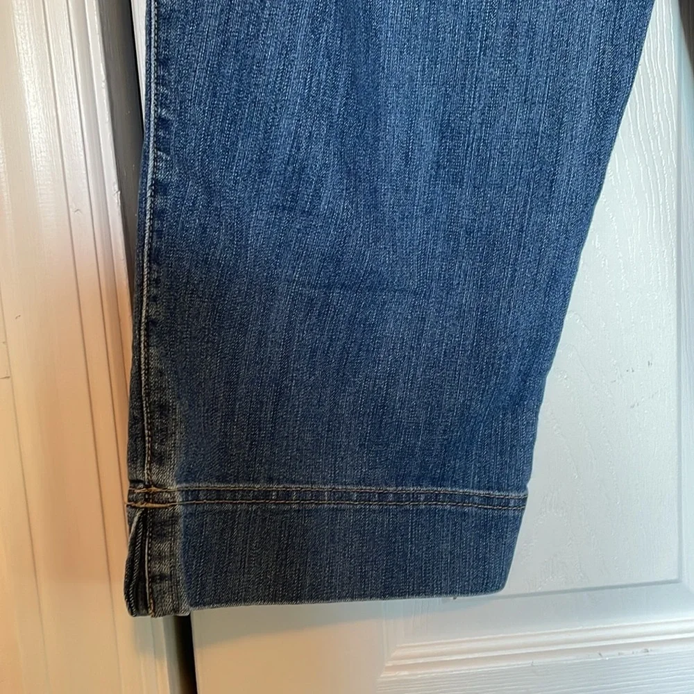 Croft & Barrow 8 denim capris straight leg metal button detail front/back pocket